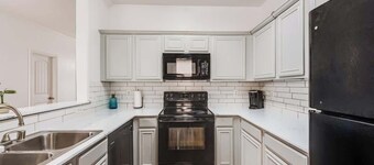 4BR Pet Friendly Near Six flags