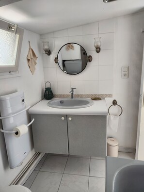 Hair dryer, towels, toilet paper - Maisonnette with swimming pool, and dogs subject to acceptance (t10€/jr) (Béziers)