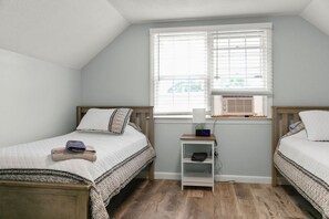 4 chambres, fer et planche à repasser, Wi-Fi, literie fournie