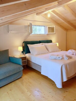 2 bedrooms, iron/ironing board, travel cot, free WiFi