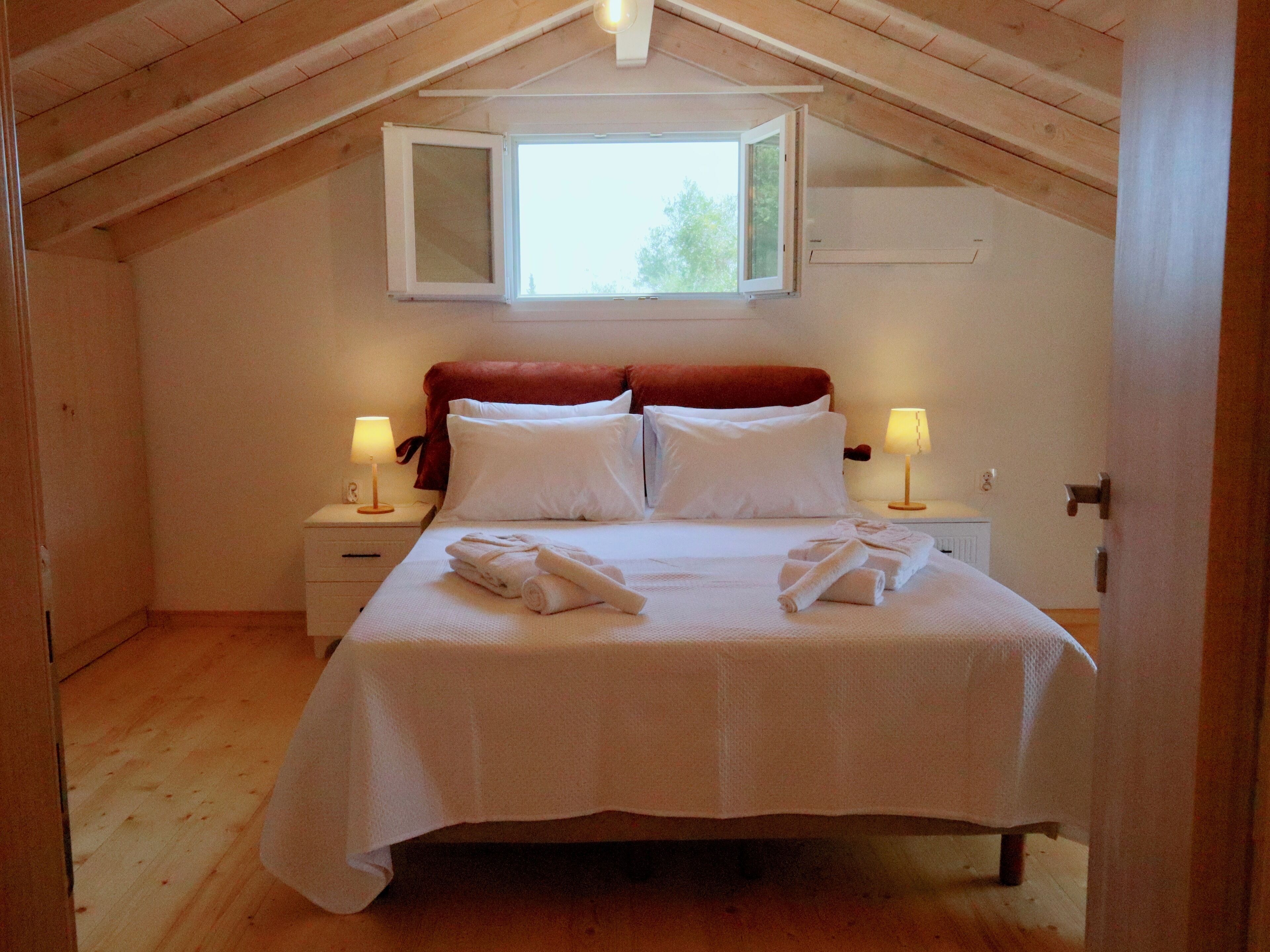 2 bedrooms, iron/ironing board, travel cot, free WiFi