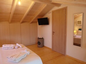 2 bedrooms, iron/ironing board, travel crib, free WiFi