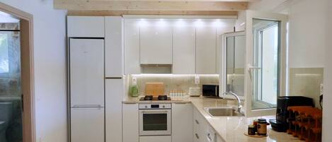 Fridge, microwave, oven, dishwasher