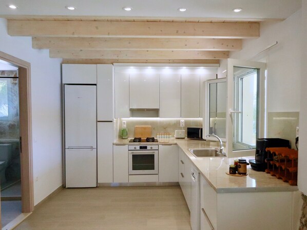 Fridge, microwave, oven, dishwasher