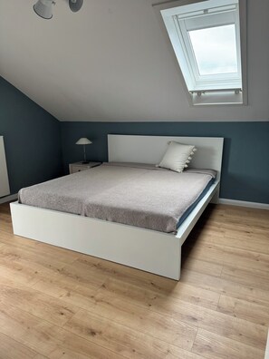 4 室のベッドルーム、WiFi、ベッドシーツ