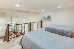 Desk, iron/ironing board, travel cot, Internet