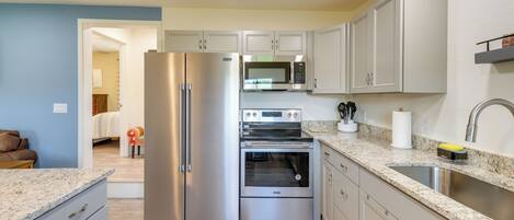 Fridge, microwave, stovetop, dishwasher