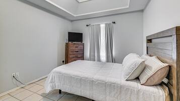 2 bedrooms, desk, iron/ironing board, internet