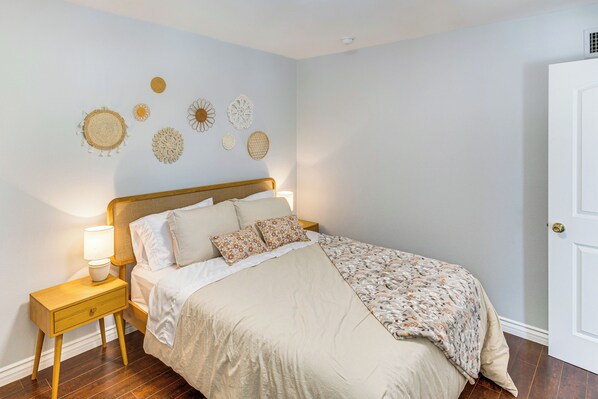 3 bedrooms, iron/ironing board, Internet, bed sheets