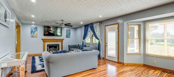 Families Welcome: Lake-View Home, 2 Mi to Gahanna!
