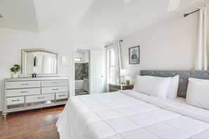 3 chambres, bureau, fer et planche à repasser, accès Internet