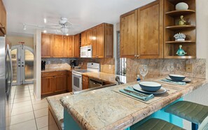 Køleskab, mikrobølgeovn, ovn, kogeplade