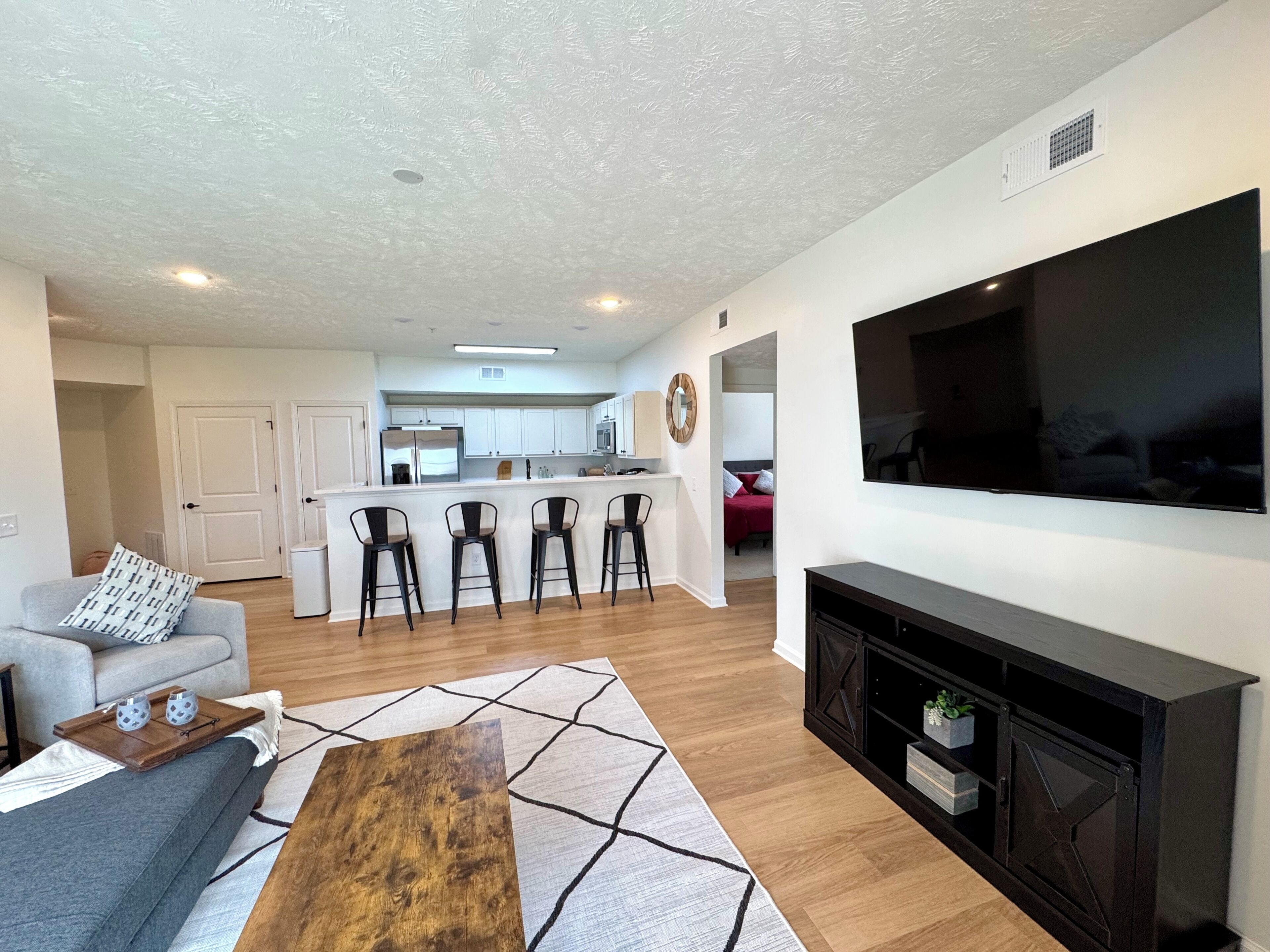 Televisión y chimenea 