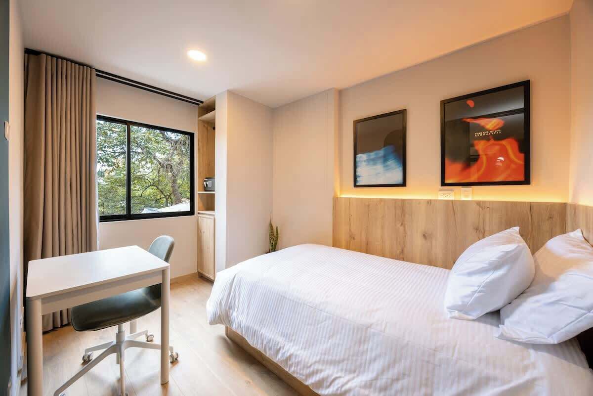 5 bedrooms, WiFi, bed sheets