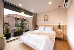 5 bedrooms, WiFi, bed sheets