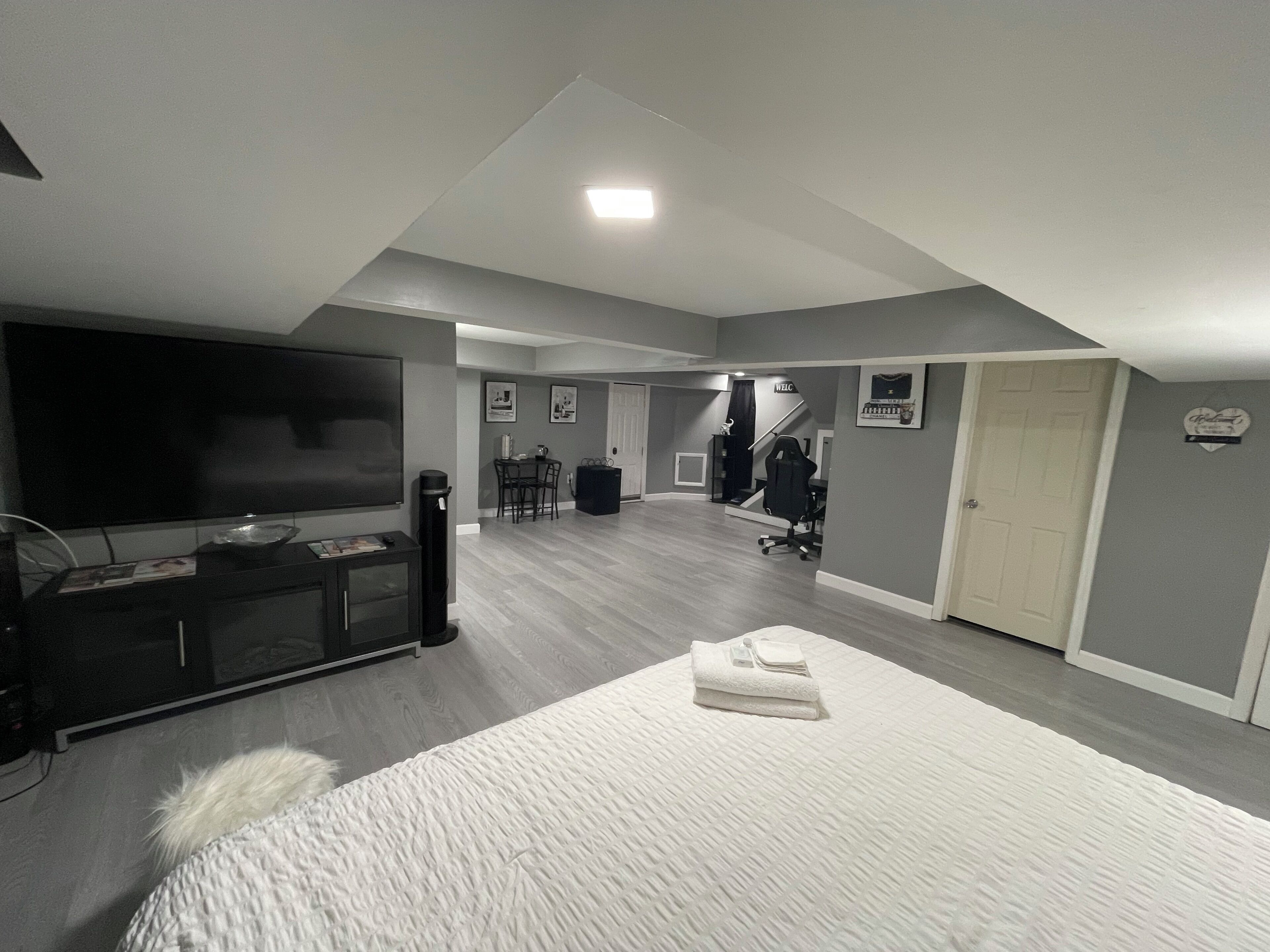 6 bedrooms, desk, iron/ironing board, WiFi