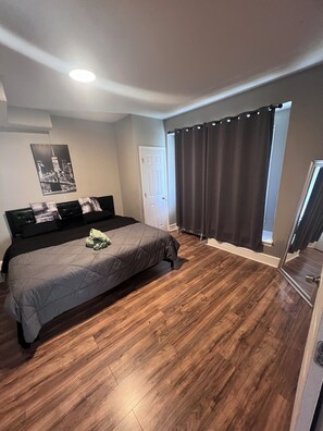 6 habitaciones, escritorio, tabla de planchar con plancha y wifi