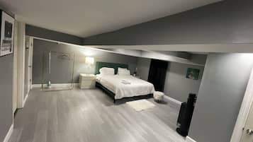 6 habitaciones, escritorio, tabla de planchar con plancha y wifi