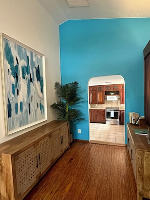 Interior - Walkable to Siesta Key Village and Beaches, Family Friendly - Cypress Cottage (Siesta Key)