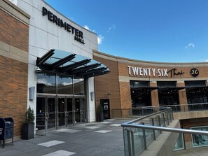 Point of interest -  Feel at home in our 2 Bed 2 Bathroom, pool view, game room,  palace in Atlanta. (Atlanta)