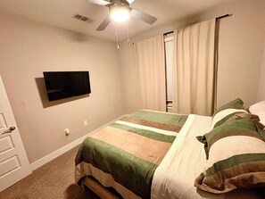2 多间卧室、熨斗/熨衣板、WiFi、床单