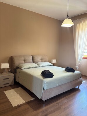 2 dormitorios, tabla de planchar con plancha, wifi y ropa de cama