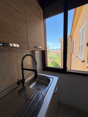 Microonde, forno, piano cottura, lavastoviglie