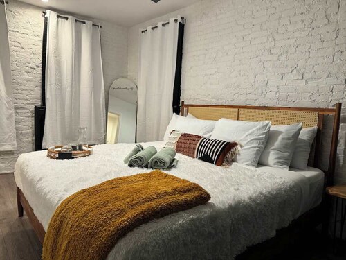 Short North/Downtown | Steps to High St | Walk to Convention Ctr | Free Parking