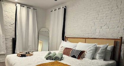 Short North/Downtown | Steps to High St | Walk to Convention Ctr | Free Parking