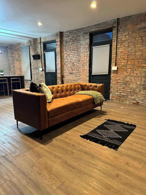 TV, fireplace, books, offices