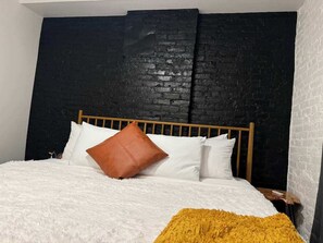 2 bedrooms, desk, iron/ironing board, travel cot