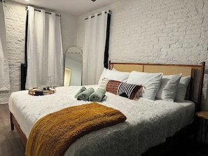2 bedrooms, desk, iron/ironing board, travel cot