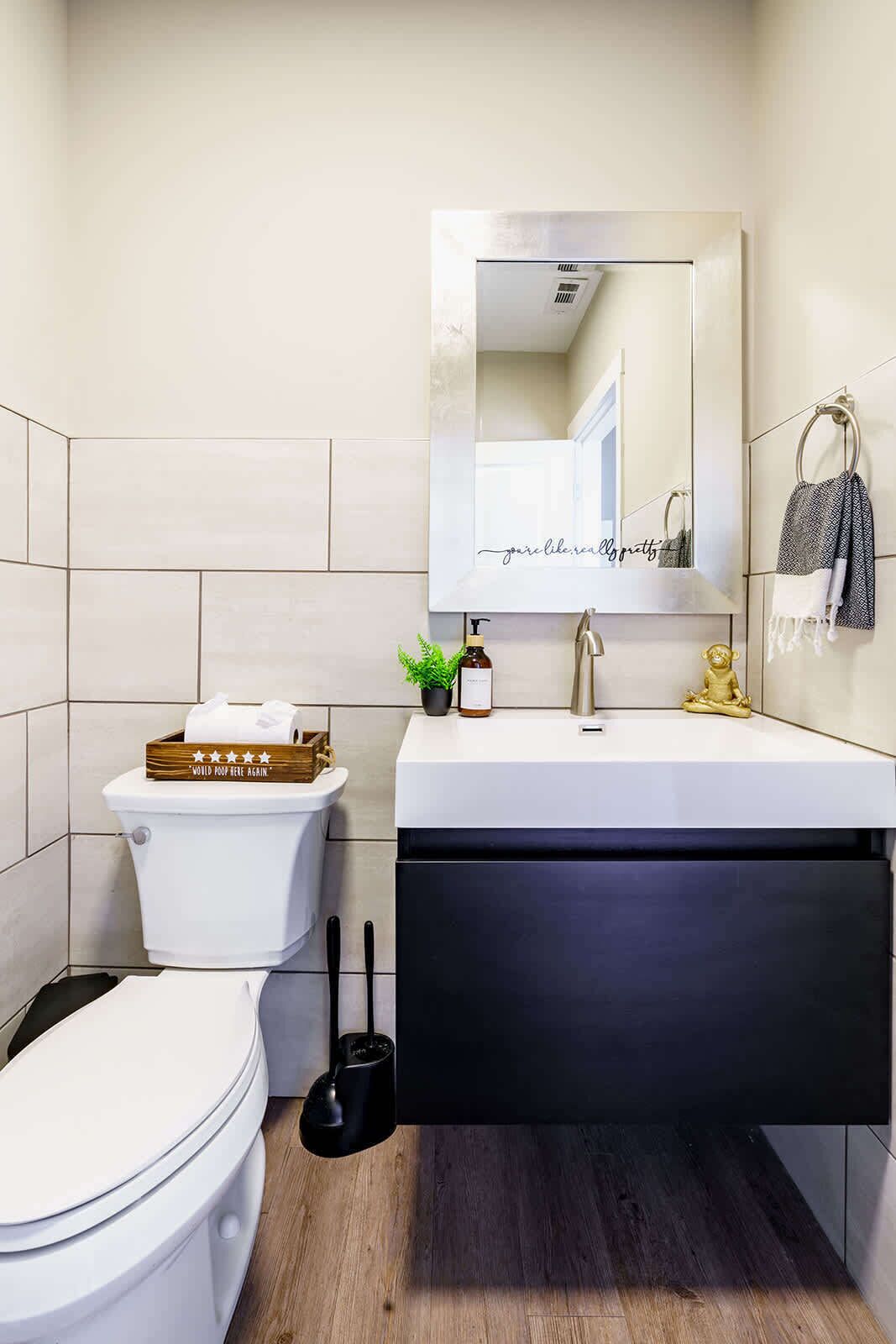 Douche, articles de toilette écologiques, sèche-cheveux