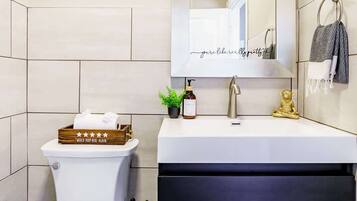 Douche, articles de toilette écologiques, sÚche-cheveux