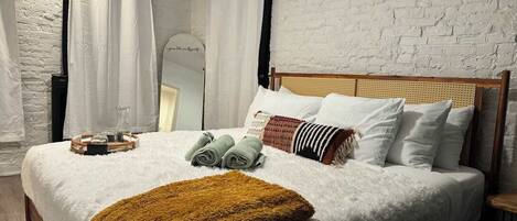 2 habitaciones, caja de seguridad en la habitación y escritorio