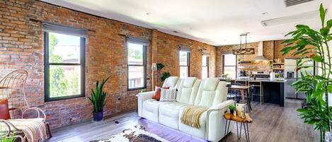Smart TV, fireplace, offices