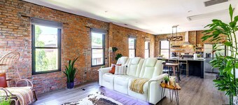 Short North/Downtown | Steps to High St | Walk to Convention Ctr | Free Parking
