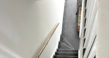 Room-huge Modern Room to Stay in Salford