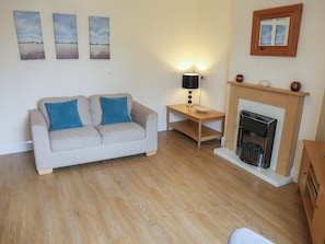 Living area - Jubilee Bungalow Pet Friendly Sleeps 4 (Penrith)