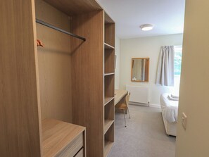 1 Schlafzimmer, individuell dekoriert, individuell eingerichtet