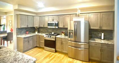 "Luxury Haven for Large Gatherings: 4BD/4BA”