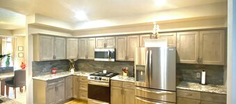"Luxury Haven for Large Gatherings: 4BD/4BA”