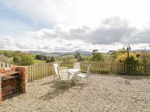 Outdoor dining - Cyffdy Cottage - Aran (Bala)