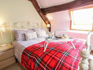 Individually decorated, individually furnished, free WiFi - Cyffdy Cottage - Tegid (Bala)