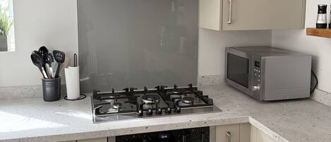 Cookware/dishes/utensils