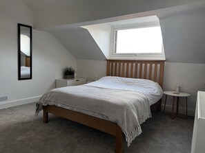 Individually decorated, individually furnished, free WiFi - Mostyn View (Wirral)