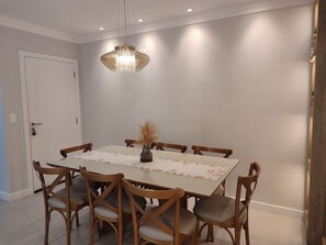 Basic Apartment | Dining