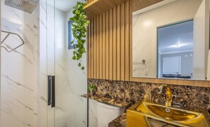 Basic Apartment | Bathroom | Shower