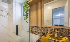 Basic Apartment | Bathroom | Shower