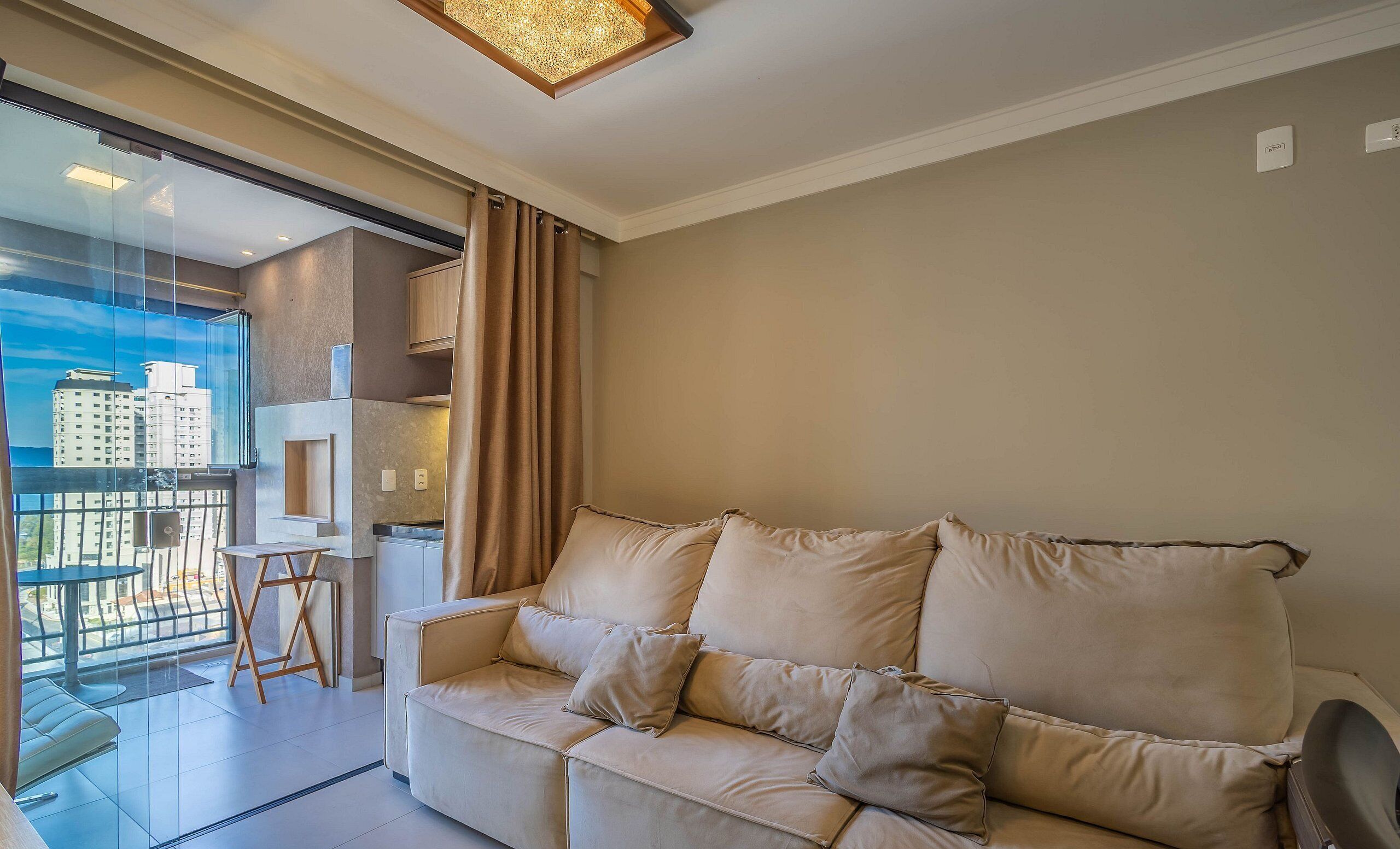 Lägenhet Basic | Vardagsrum | 32-tums smart-tv med digitalkanaler